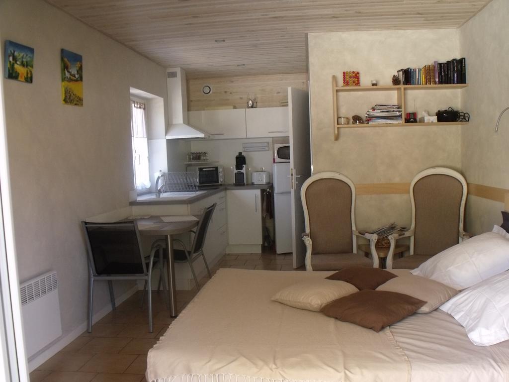 Aux Blanches Pierres Apartment Fumel Стая снимка