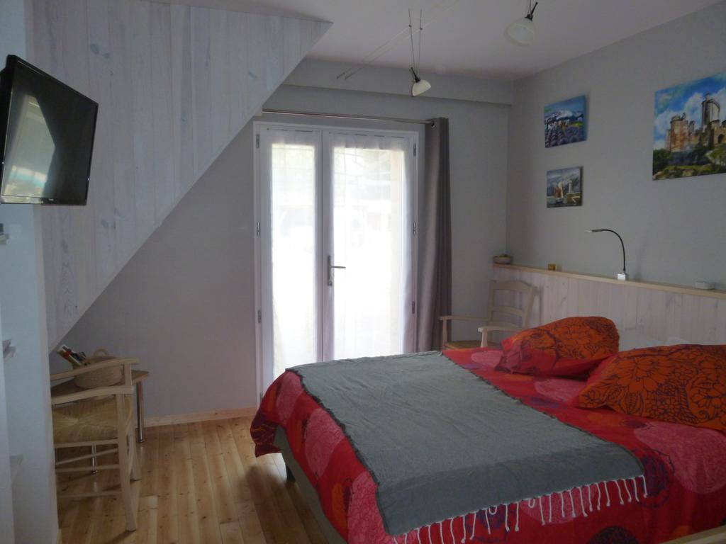 Aux Blanches Pierres Apartment Fumel Екстериор снимка
